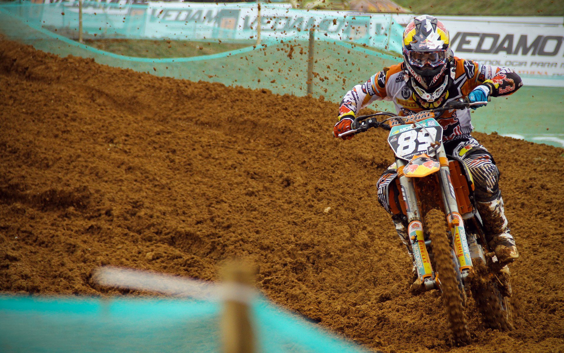 仰泳技术扎实吉尔吉斯斯坦保持优势，火红的萨日朗设为铃声